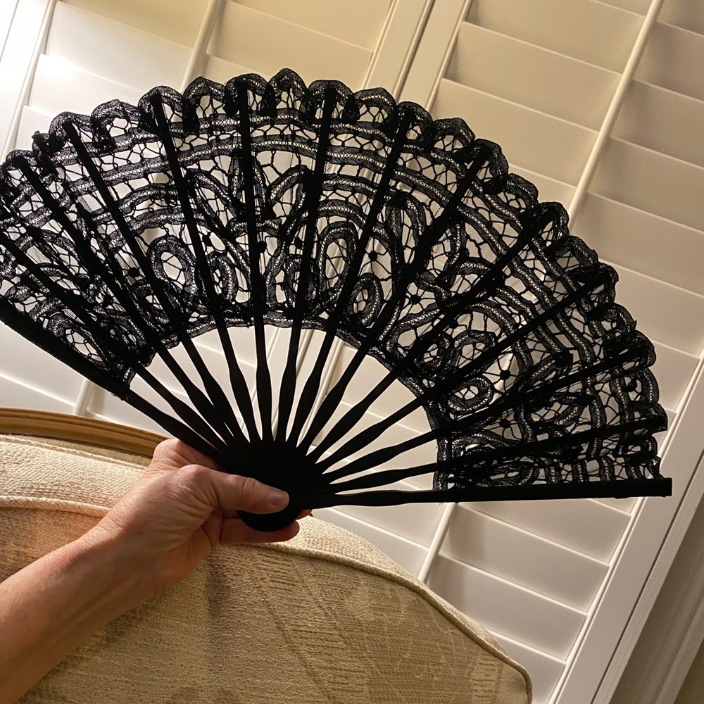 Large Black Battenberg Lace Hand Fan - Picture 2 of 5